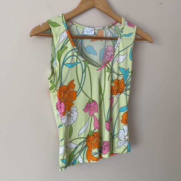 ❤️3 for $30❤️ Vintage Inspired Floral Neon Pastel Top - Picture 2 of 5
